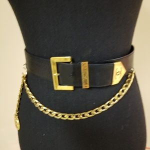 CHANEL Black leather belt with gold chain accent